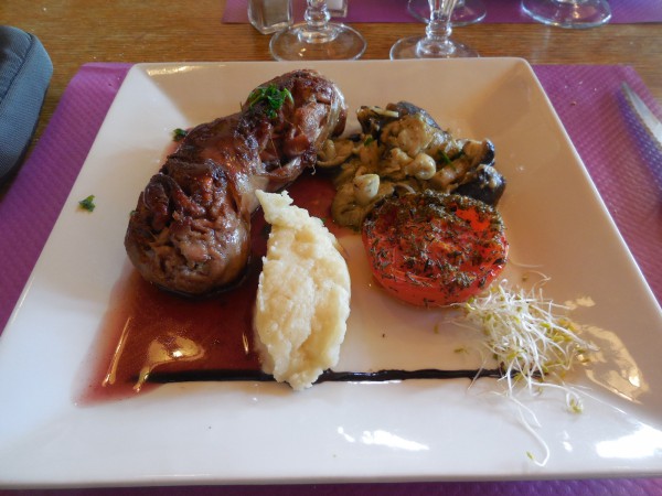 L'andouillette AAAAA ...pas pour les p'tits estomacs, ça tombait bien  !!