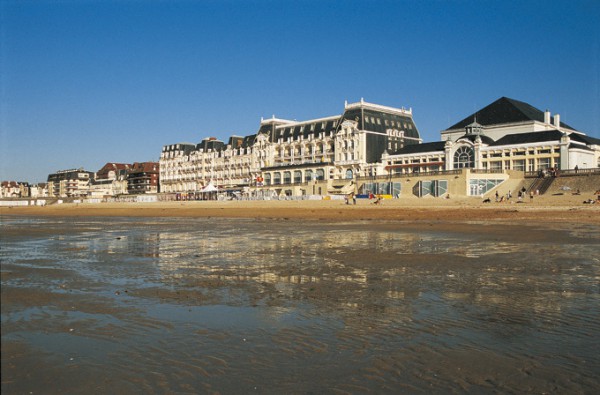 grand_hotel_cabourg_vue_de_la_plage.jpg