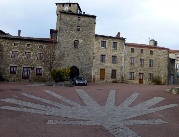 Place de la Fontaine à Marols